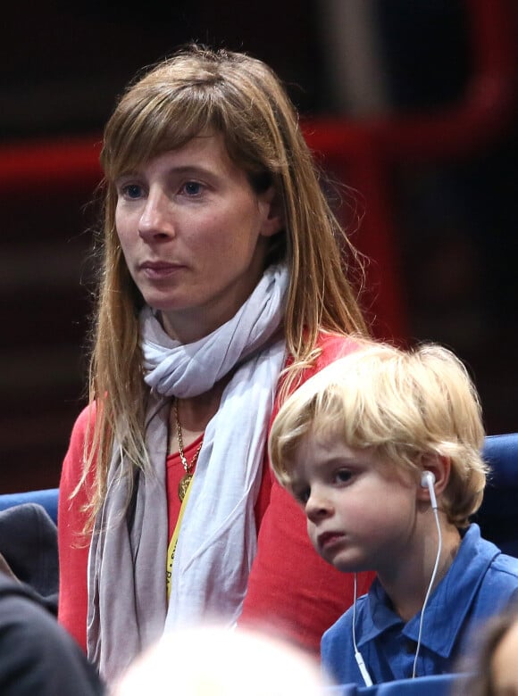 Carine Lauret (compagne de Gilles Simon) et leur fils Timothée - People au tournoi de tennis BNP Paribas Masters 2014 au Palais Omnisports de Paris-Bercy, le 28 octobre 2014.