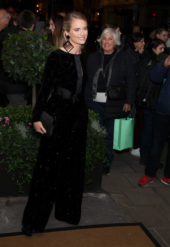 Cressida Bonas quitte la soirée 'The Harper's Bazaar Women Of The Year Awards' à l'hôtel Claridge's à Londres, le 29 octobre 2019. 