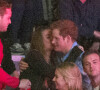 Le prince Harry et sa compagne Cressida Bonas s'embrassent dans les tribunes du stade de Wembley lors de l'évènement "We Day UK" à Londres. Le 7mars 2014 