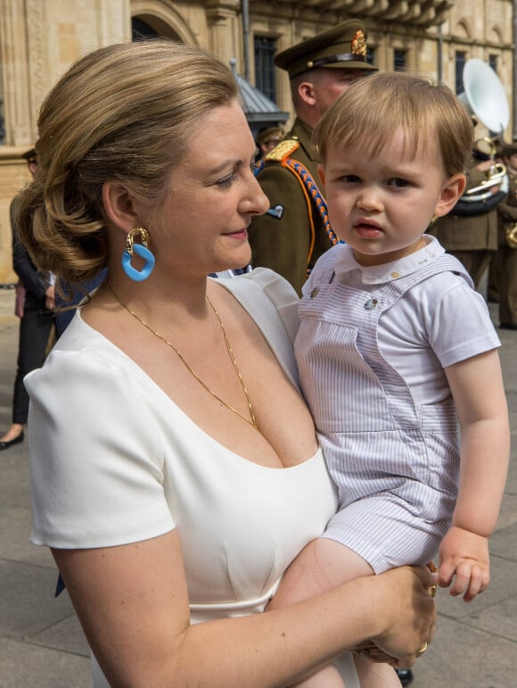 La comtesse Stéphanie de Lannoy, grande-duchesse héritière de Luxembourg et le prince Charles Jean Philippe Joseph Marie Guillaume - La famille royale de Luxembourg assiste à la procession de l'Ocatve à Luxembourg, le 22 mai 2022. 