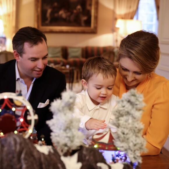 Le grand-duc héritier et sa femme ont publié une photo pour la première fois du baby-bump de Stéphanie. @ Instagram / Cour Grand-Ducale du Luxembourg