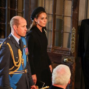 Le prince William, prince de Galles, et Catherine (Kate) Middleton, princesse de Galles - Intérieur - Procession cérémonielle du cercueil de la reine Elisabeth II du palais de Buckingham à Westminster Hall à Londres, où les Britanniques et les touristes du monde entier pourront lui rendre hommage jusqu'à ses obsèques prévues le 19 septembre 2022. Le 14 septembre 2022. 