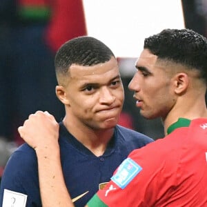 Kylian Mbappé et Achraf Hakimi - Match de demi-finale "France - Maroc" lors de la Coupe du Monde 2022 au Qatar (FIFA World Cup Qatar 2022) le 14 décembre 2022.