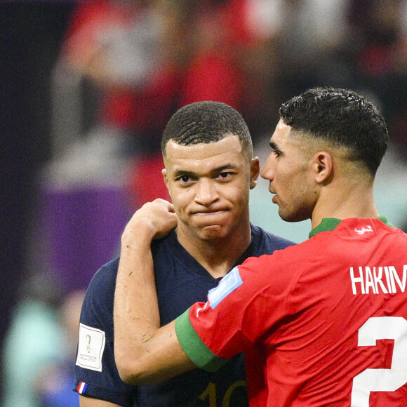 Kylian Mbappé et Achraf Hakimi - Match de demi-finale "France - Maroc" lors de la Coupe du Monde 2022 au Qatar (FIFA World Cup Qatar 2022), le 14 décembre 2022. © JB Autissier / Panoramic / Bestimage