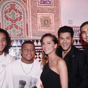 Exclusif - Kylian Mbappé, son frère Ethan (à droite), Mélissa Theuriau, son mari Jamel Debbouze et Achraf Hakimi à l'after-party de la soirée du grand gala du "Marrakech du Rire 2022" pour la 10ème édition à l'hôtel Selman de Marrakech, Maroc, le 18 juin 2022. © Rachid Bellak/Bestimage