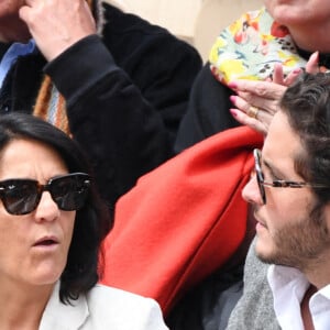 Florence Foresti et son compagnon Alexandre Kominek en tribune (Jour 8) lors des Internationaux de France de Tennis de Roland Garros 2022 à Paris, le 29 mai 2022. © Chryslene Caillaud/Panoramic/Bestimage