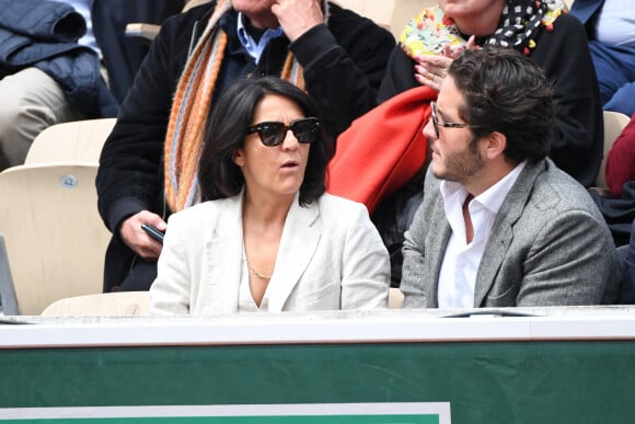 Florence Foresti et son compagnon Alexandre Kominek en tribune (Jour 8) lors des Internationaux de France de Tennis de Roland Garros 2022 à Paris, le 29 mai 2022. © Chryslene Caillaud/Panoramic/Bestimage
