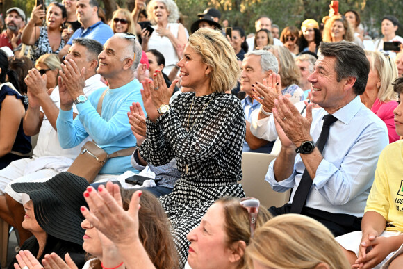 Enrico Christian Estrosi, le maire de Nice, et sa femme Laura Tenoudji Estrosi ont applaudi Enrico Macias qui a clôturé avec un concert gratuit, la journée de commémoration du soixantenaire du rapatriement d'Algérie lors de la 10ème édition d'"Au soleil des deux rives" sur le thème "Harkis et Pieds Noirs, un même coeur", organisé par la ville de Nice dans les jardins des arènes de Cimiez à Nice, le 11 septembre 2022. © Bruno Bebert/Bestimage