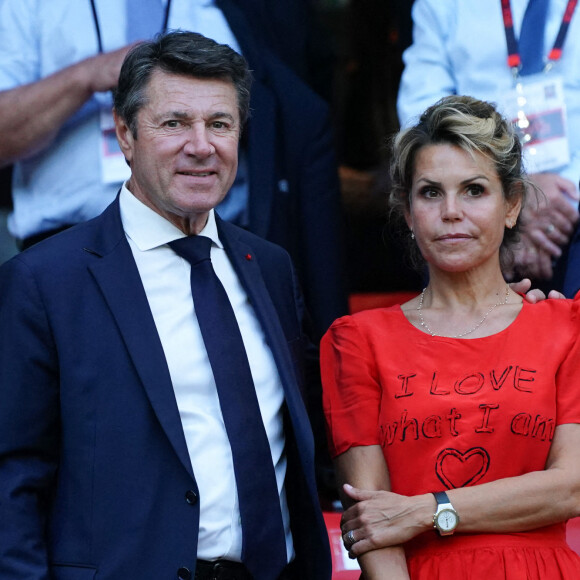 Le maire de Nice, Christian Estrosi et sa femme Laura Tenoudji - L'OGC Nice se qualifie pour les poules de la Ligue Europa face au Maccabi Tel Aviv (2-0), le 25 août 2022 à Nice. © Norbert Scanella / Panoramic / Bestimage 