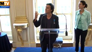 "Tu es coincée" : La demande en mariage filmée et applaudie d'Yvan Attal à Charlotte Gainsbourg