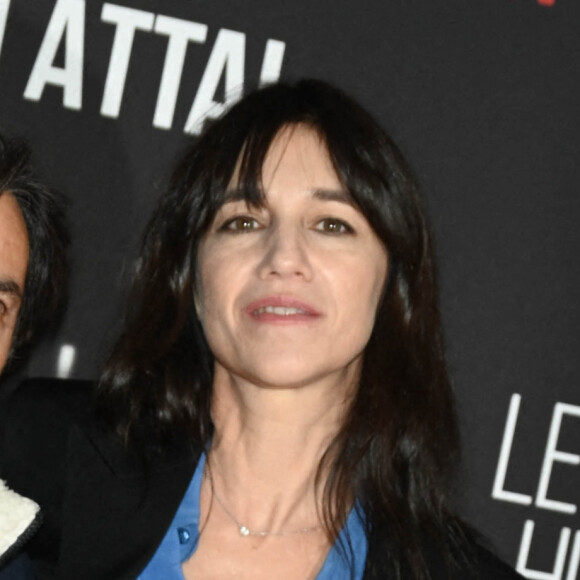 Yvan Attal et sa compagne Charlotte Gainsbourg - Avant-première du film "Les Choses Humaines" au cinéma UGC Normandie à Paris le 23 novembre 2021. © Coadic Guirec/Bestimage 