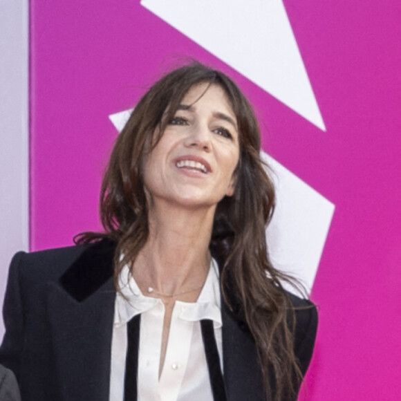 Ben Attal, Yvan Attal, Charlotte Gainsbourg ( présidente du jury) - Première du film "Les choses humaines" lors de la 47éme édition du Festival du Cinéma Américain de Deauville le 11 septembre 2021. © Olivier Borde / Bestimage 