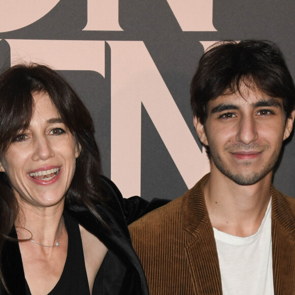 Ben Attal sa mère Charlotte Gainsbourg - Avant-première du film "Mon chien stupide" au cinéma UGC Normandie à Paris, le 22 octobre 2019. © Coadic Guirec/Bestimage 