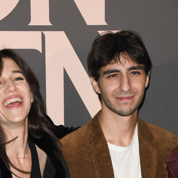 Ben Attal sa mère Charlotte Gainsbourg - Avant-première du film "Mon chien stupide" au cinéma UGC Normandie à Paris, le 22 octobre 2019. © Coadic Guirec/Bestimage 