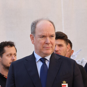 Présentation du trophée de "Champion de France" de Rugby à 7 au prince Albert II de Monaco par l'équipe de Monaco au palais à Monaco le 23 décembre 2022. © Claudia Albuquerque / Bestimage 