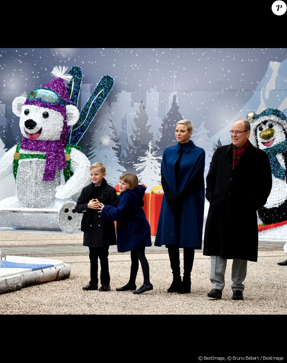 Le traditionnel arbre de Noël du Palais Princier de Monaco en présence du prince Albert II de Monaco, de la princesse Charlene et leurs deux enfants, la princesse Gabriella et le prince Jacques. Le couple princier et leurs enfants ont distribué cadeaux et friandises aux enfants monégasques, dans la cour du Palais, le 14 décembre 2022. © Bruno Bebert / Bestimage