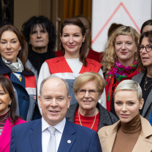 Le Prince Albert II et la princesse Charlène de Monaco assistent à la distribution des cadeaux de Noël de La Croix Rouge à Monte-Carlo, Monaco, le 13 décembre 2022. © Olivier Huitel/Pool Monaco/Bestimage 