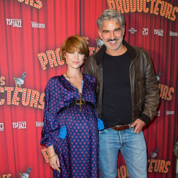 François Vincentelli et sa compagne Alice Dufour (enceinte) - Soirée de gala à l'occasion de la première de la pièce "Les producteurs" au Théâtre de Paris à Paris. Le 2 décembre 2021 © Christophe Clovis / Bestimage