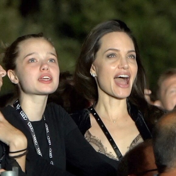 Angelina Jolie et sa fille Shiloh Jolie-Pitt assistent au concert Maneskin pour la première mondiale du "Loud Kids Tour" au "Circo Massimo" à Rome, Italie, le 9 juillet 2022. 
