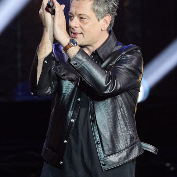 Exclusif - Benjamin Biolay - Enregistrement de l'émission "La fête de la Chanson française" à Paris, diffusée le 29 novembre sur France 2. Le 7 novembre 2022 © Cyril Moreau-Veeren / Bestimage On a tous en nous une chanson liée à l'enfance, à la première rencontre, au premier baiser, une chanson pour rire et une pour pleurer. La fête de la chanson française célèbre ces chansons-souvenirs qui nous font tous vibrer. L.Thilleman, accompagnée d'A.Manoukian au piano, vous invite à une soirée de fête autour des chansons de nos vies. Les plus grands artistes de la scène musicale française se retrouvent pour des moments uniques de musique, des rencontres, des impros, des duos et des reprises inoubliables. Cette année, une nouveauté puisque les artistes partagent leur plaisir, leur trac et leurs émotions avec le public lors des répétitions et dans les coulisses de l'émission. Au programme de cette soirée de fête, il y aura notamment : Une ouverture inédite avec la présence exceptionnelle de M.Polnareff. Un moment de fête autour de K.Girac et ses amis guitaristes Une surprise émouvante pour Zazie Des séquences musicales exclusives avec B.Biolay, Grand Corps Malade et J.Armanet Un hommage à C.Aznavour à l'occasion du 5e anniversaire de sa disparition Des découvertes musicales avec Adé, E.Peters, Santa... Et bien sûr les anecdotes incontournables d'A.Manoukian ! 