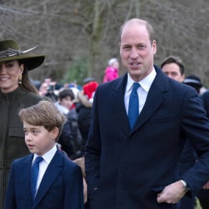 Le prince William, prince de Galles, Catherine (Kate) Middleton, princesse de Galles, le prince George de Galles, la princesse Charlotte de Galles, et le prince Louis de Galles - La famille royale d'Angleterre assiste au service religieux de Noël à l'église St Mary Magdalene à Sandringham, Norfolk, Royaume Uni, le 25 décembre 2022.