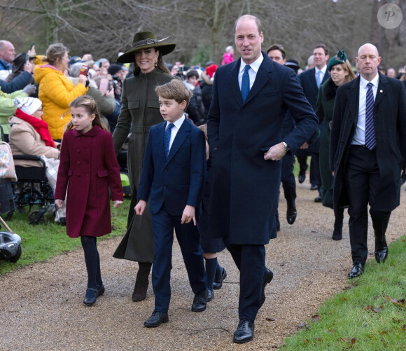 Le prince William, prince de Galles, Catherine (Kate) Middleton, princesse de Galles, le prince George de Galles, la princesse Charlotte de Galles, et le prince Louis de Galles - La famille royale d'Angleterre assiste au service religieux de Noël à l'église St Mary Magdalene à Sandringham, Norfolk, Royaume Uni, le 25 décembre 2022.