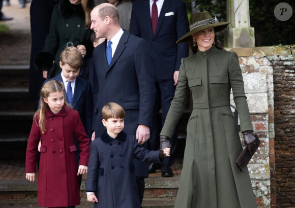 Le prince William, prince de Galles, Catherine (Kate) Middleton, princesse de Galles, le prince George de Galles, la princesse Charlotte de Galles, et le prince Louis de Galles - La famille royale d'Angleterre assiste au service religieux de Noël à l'église St Mary Magdalene à Sandringham, Norfolk, Royaume Uni, le 25 décembre 2022.