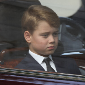 Le prince George de Galles - Procession du cercueil de la reine Elizabeth II d'Angleterre de l'Abbaye de Westminster à Wellington Arch à Hyde Park Corner