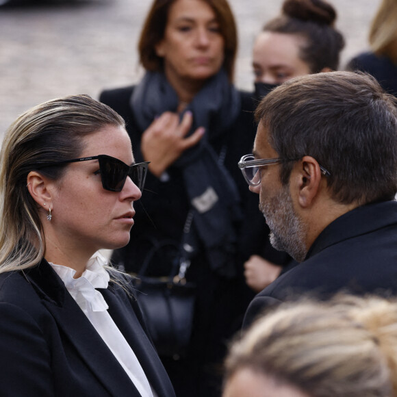 Sophie Tapie et Stéphane Tapie (Fille et fils du défunt) - Sorties de la messe funéraire en hommage à Bernard Tapie en l'église Saint-Germain-des-Prés à Paris. Le 6 octobre 2021 © Jacovides-Moreau / Bestimage