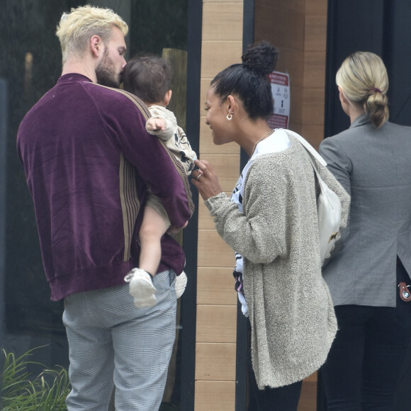 Matt Pokora, sa femme Christina Milian et leur fils Isaiah visitent des nouvelles maisons à Los Angeles, le 7 juin 2021.