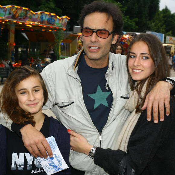 Anthony Delon avec ses filles Liv et Loup - Inauguration de la fete foraine des Tuileries a Paris Le 28 Juin 2013