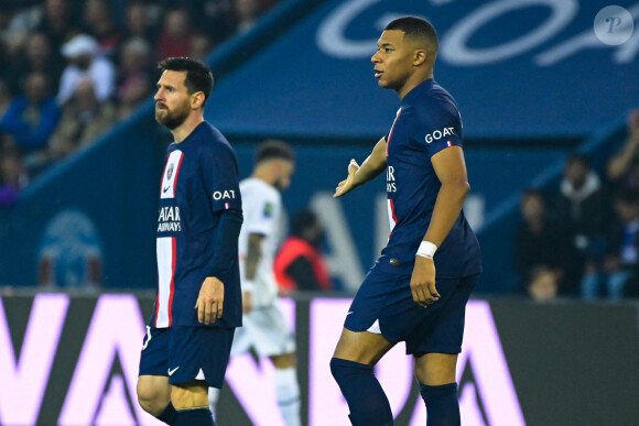 Kylian Mbappé et Lionel Messi - Match de Ligue 1 Uber Eats "PSG -OM" (1-0) au Parc des Princes à Paris le 16 octobre 2022.