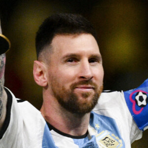 Lionel Messi - Remise du trophée de la Coupe du Monde au Qatar à l'équipe d'argentine après sa victoire contre la France en finale. Doha.