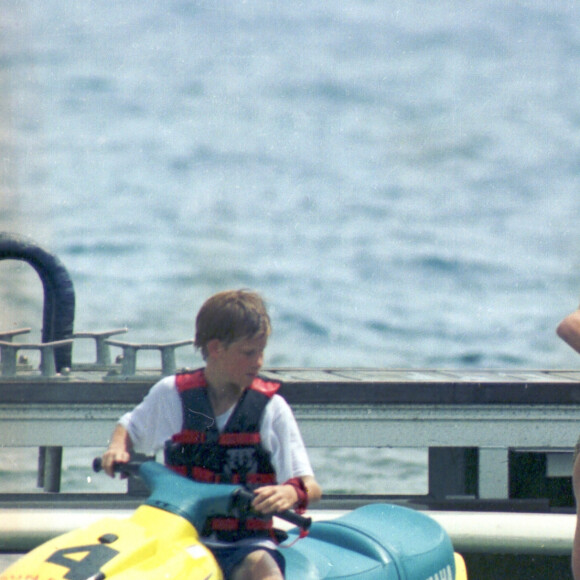 Lady Diana en vacances à Saint-Tropez avec son fils le prince Harry en juillet 1997