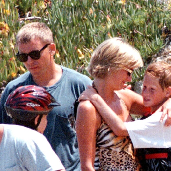 Lady Diana en vacances à Saint-Tropez avec son fils le prince Harry en juillet 1997