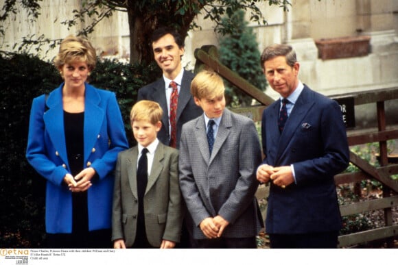 Archives - Le prince Charles, Lady Diana et leurs enfants, le prince William et le prince Harry.