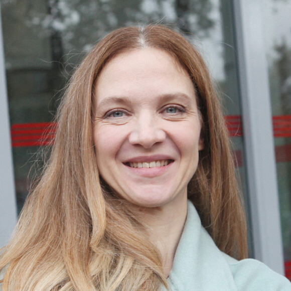 Exclusif - Odile Vuillemin à la sortie des studios de radio RTL à Paris. Le 1er décembre 2022. © Jonathan Rebboah / Panoramic / Bestimage
