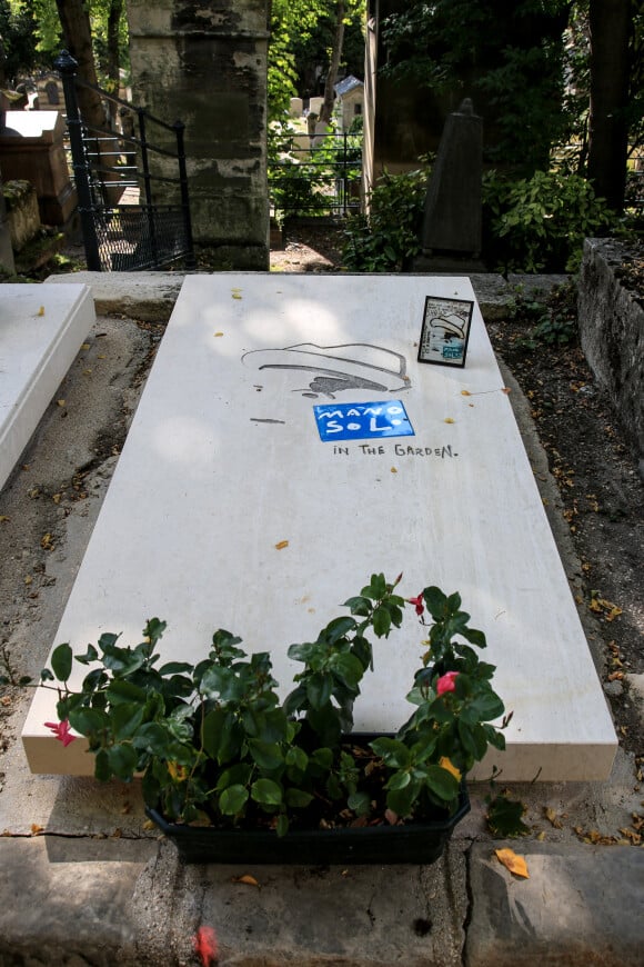 Mano Solo (Emmanuel Cabut)(chanteur) - Illustration des tombes des personnalités célèbres au cimetière du Père Lachaise à Paris © Céline Bonnarde / Bestimage