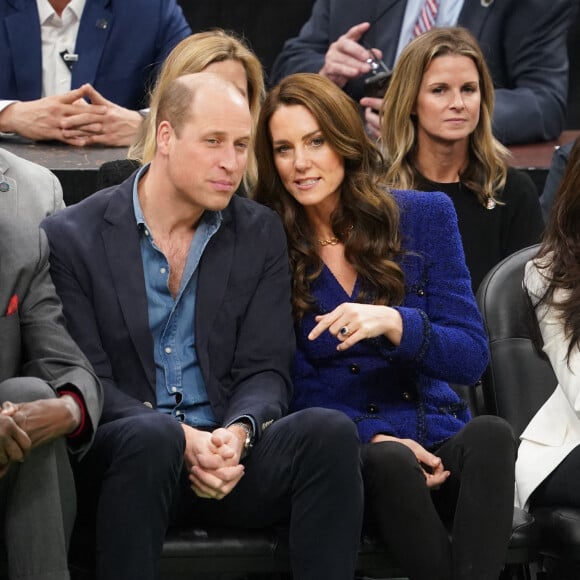 Le prince William, prince de Galles, et Catherine (Kate) Middleton, princesse de Galles, assistent au match de NBA "Boston Celtics - Miami Heat" au TD Garden à Boston, le 30 novembre 2022. 