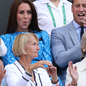 Le prince William, duc de Cambridge, et Catherine (Kate) Middleton, duchesse de Cambridge, dans les tribunes du tournoi de Wimbledon le 5 juillet 2022. 