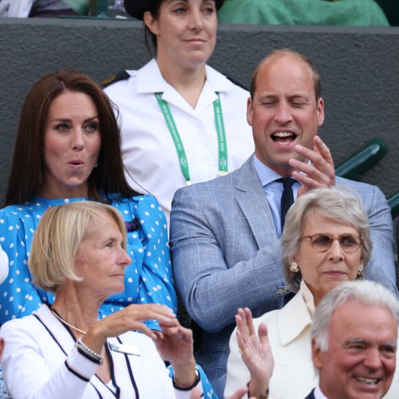 Le prince William, duc de Cambridge, et Catherine (Kate) Middleton, duchesse de Cambridge, dans les tribunes du tournoi de Wimbledon le 5 juillet 2022. 