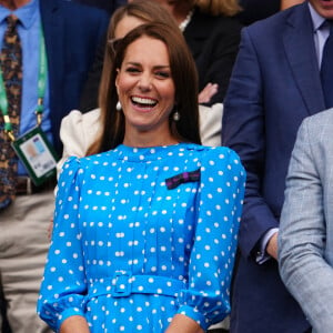 Le prince William, duc de Cambridge, et Catherine (Kate) Middleton, duchesse de Cambridge, dans les tribunes du tournoi de Wimbledon, le 5 juillet 2022. 