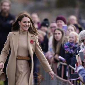 Le prince William, prince de Galles, et Catherine (Kate) Middleton, princesse de Galles, se rendent à Scarborough pour lancer un financement destiné à soutenir la santé mentale des jeunes, dans le cadre d'une collaboration dirigée par la Royal Foundation le 3 novembre 2022. 