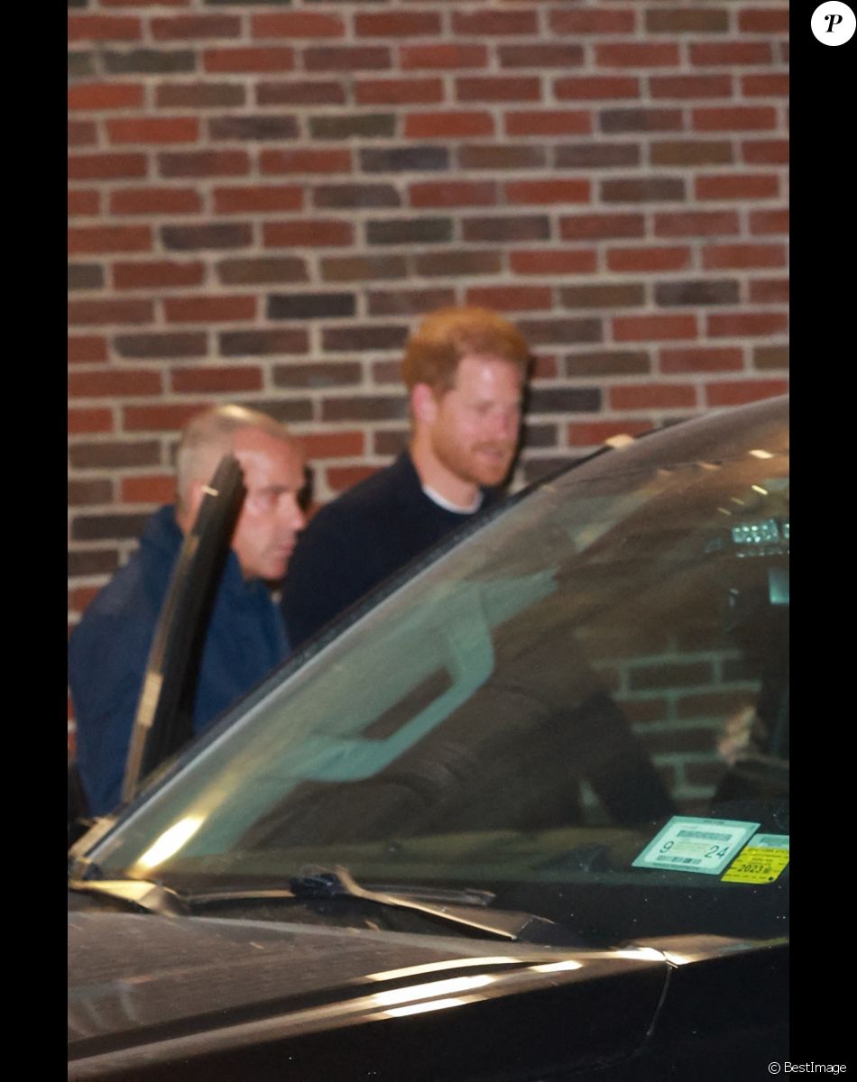 Le prince Harry quitte l'enregistrement de l'émission "The late show with Stephen Colbert" à New York le 9 janvier 2023
