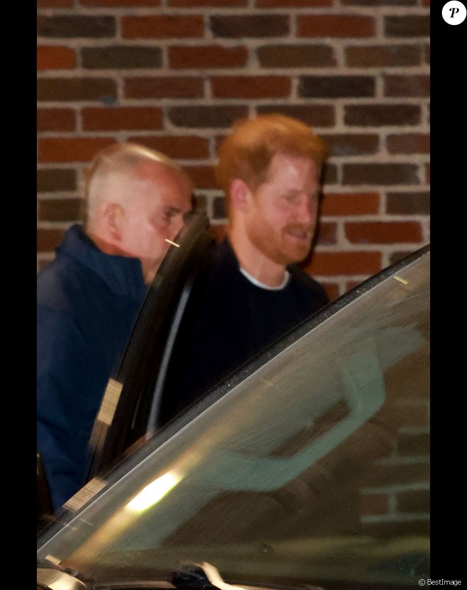 Le prince Harry quitte l'enregistrement de l'émission "The late show with Stephen Colbert" à New York le 9 janvier 2023