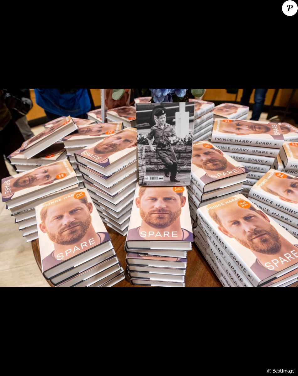 Illustrations de la mise en place pour la sortie du livre du prince Harry "Spare" à Londres, le 10 janvier 2023.