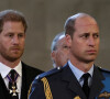 Le prince Harry, duc de Sussex, le prince de Galles William - Intérieur - Procession cérémonielle du cercueil de la reine Elisabeth II du palais de Buckingham à Westminster Hall à Londres. Le 14 septembre 2022 
