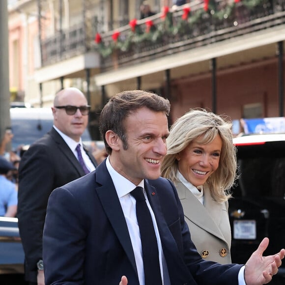 Le président français Emmanuel Macron et sa femme Brigitte arrivent à La Nouvelle-Orleans, accueillis par la maire de la ville LaToya Cantrell, à l'occasion de leur voyage officiel aux Etats-Unis. Le 2 décembre 2022 © Dominique Jacovides / Bestimage