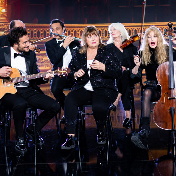 Exclusif - Amir Haddad, Olivier Sitruk, Michèle Bernier, Claire Nadeau, Arielle Dombasle - Jour 2 - Enregistrement de l'émission "La Fine Equipe : Le retour !" à Paris, diffusée le 14 janvier sur France 2. Le 4 novembre 2022 © Cyril Moreau-Tiziano Da Silva / Bestimage