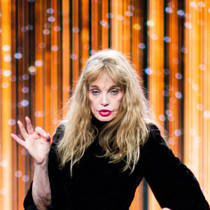 Exclusif - Arielle Dombasle - Jour 2 - Enregistrement de l'émission "La Fine Equipe : Le retour !" à Paris, diffusée le 14 janvier sur France 2. Le 4 novembre 2022 © Cyril Moreau-Tiziano Da Silva / Bestimage